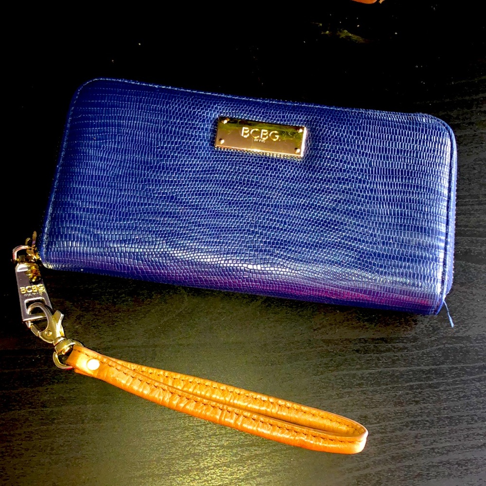 BCBG Navy Blue Wallet With Easy Slide Zipper